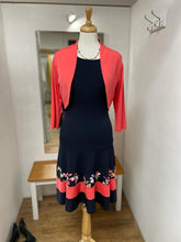 Load image into Gallery viewer, Tia - Shortsleeved fitted flare dress - Navy with coral band