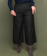 Load image into Gallery viewer, Enya Tweed Coulottes - Green