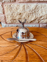 Load image into Gallery viewer, Stag Round Butter Dish and Spreader